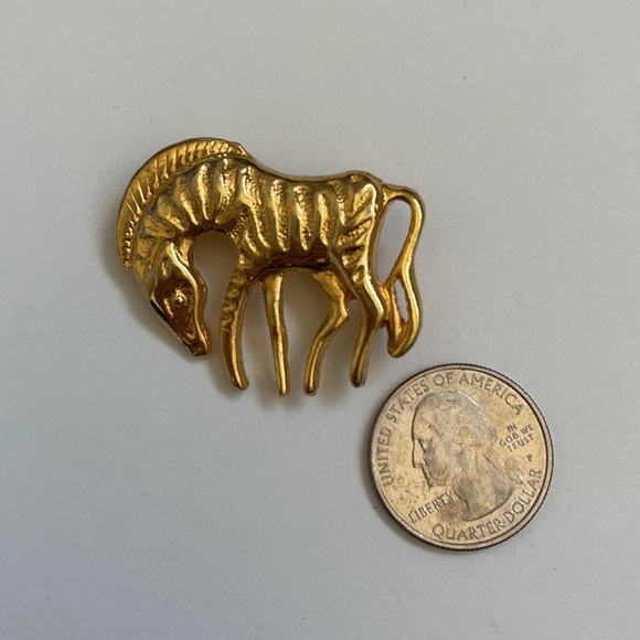 Gold Zebra Pin Brooch - Picture 3 of 4
